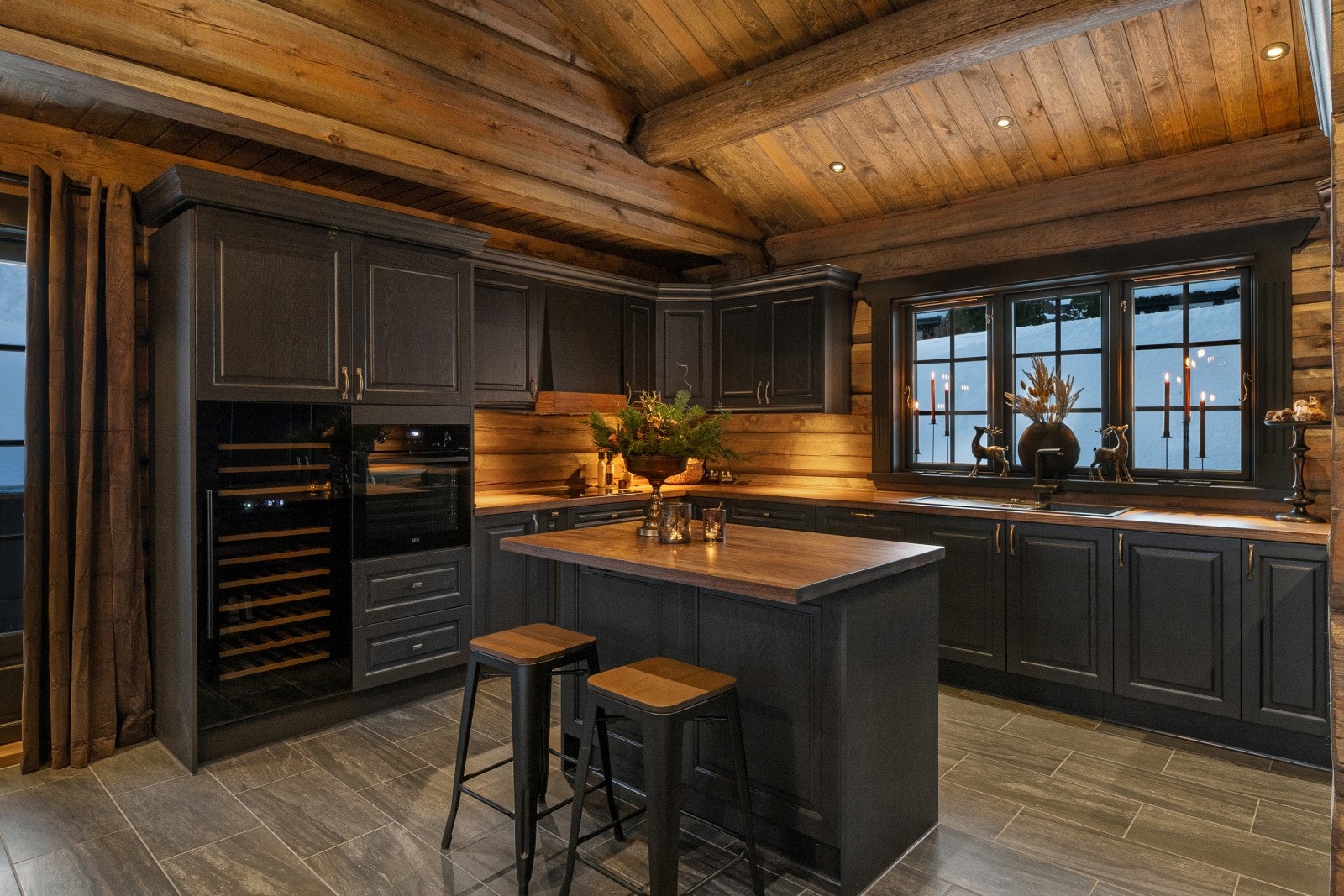 Et perfekt utgangspunkt for et aktivt og komfortabelt hytteliv med nærhet til skibakker, langrennsløyper og alt Trysilfjellet har å by på. Galleribilde