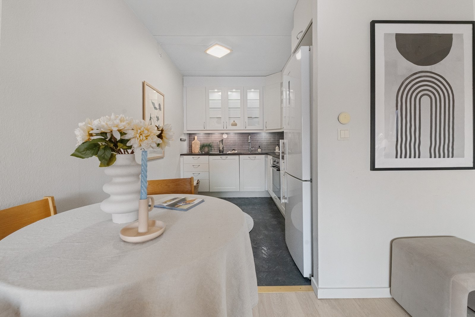 Få eiere av studioleiligheter kan skryte på seg både spisebord og ordentlig kjøkken - men det kan kanskje du? Galleribilde