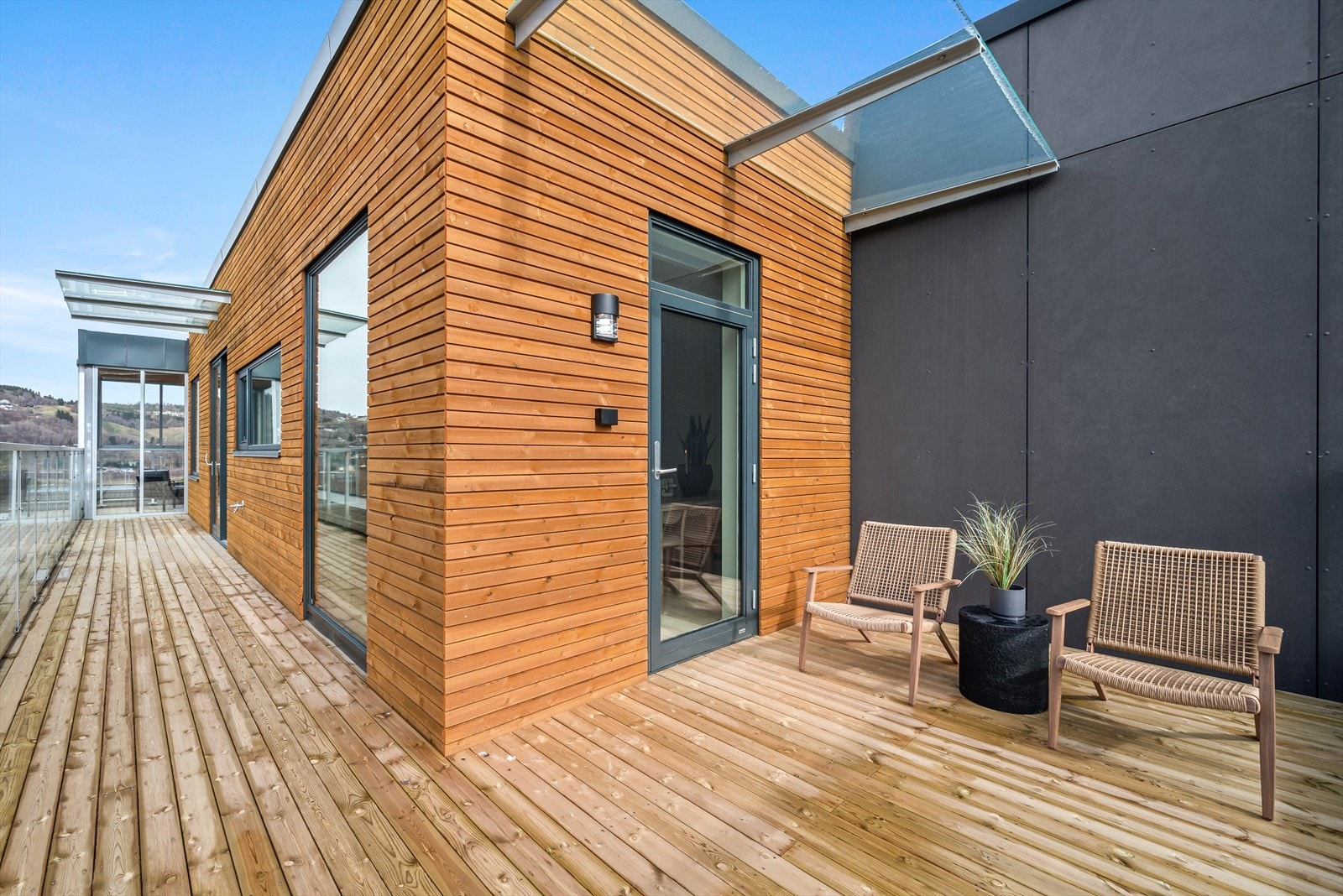 Balkongen har et totalareal ca. 41,5 kvm Galleribilde