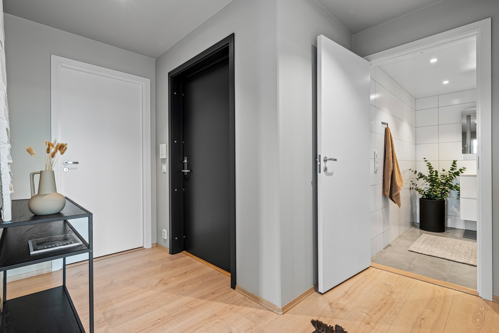 Av lagringsplass følger det med en innvendig bod og sportsbod i kjeller. Galleribilde