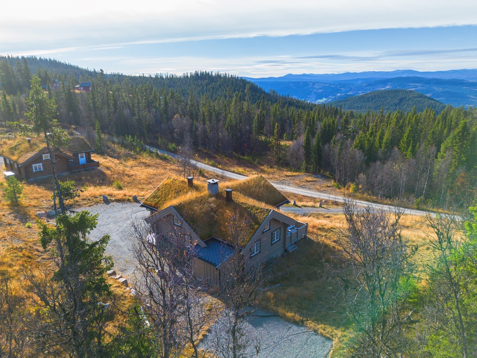 Eiendommen er beliggende i et høystandard hyttefelt i Øystre Slidre kommune. Galleribilde