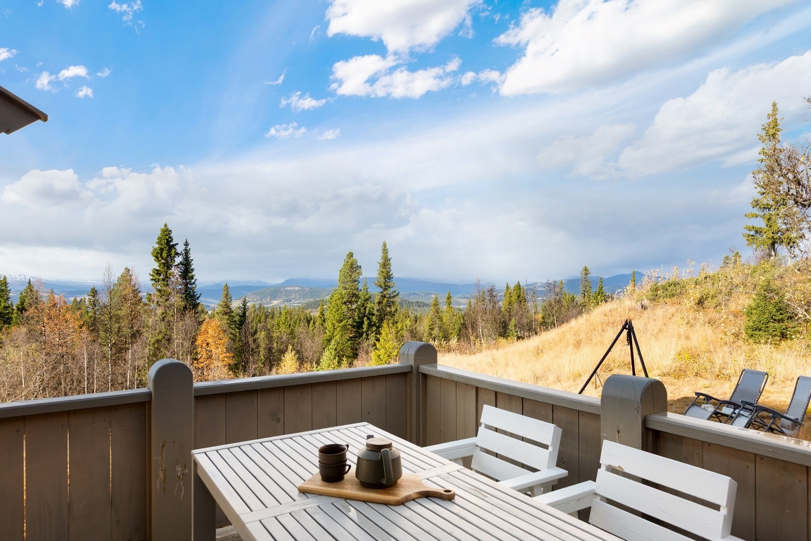 Her er det gode solforhold, og plass til å kunne ta med middagen ut. Galleribilde