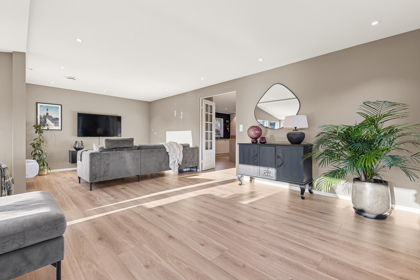 Stuen kan deles inn i flere soner. Galleribilde