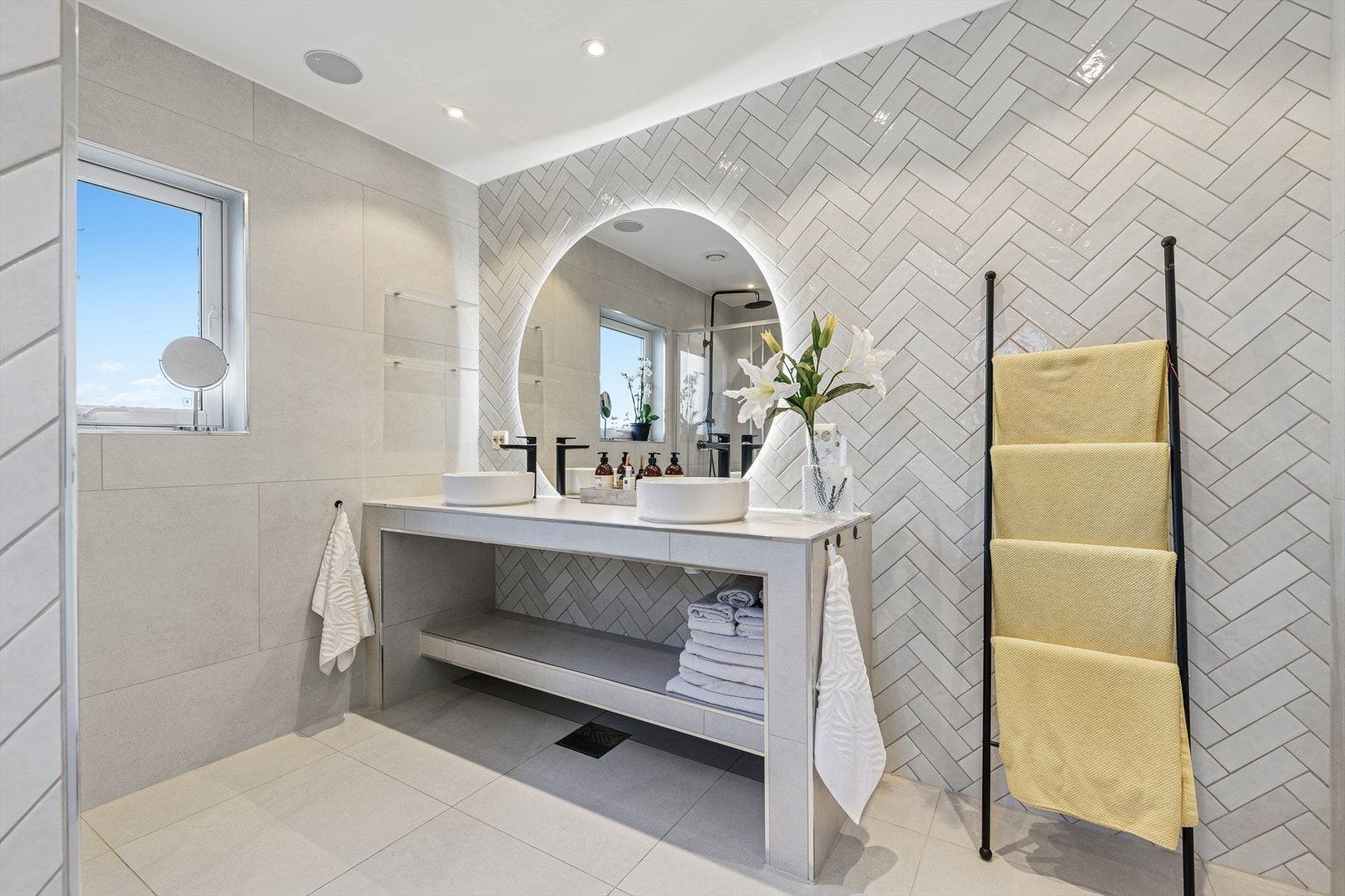 Lekkert helfliset bad med varme i gulv. Galleribilde