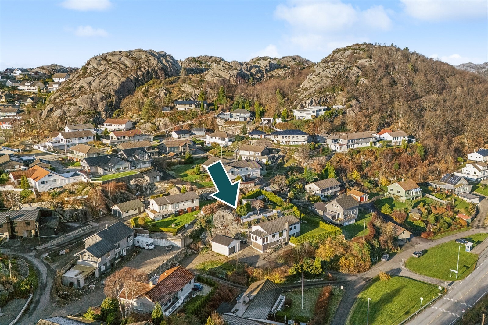 Dette er et område som kombinerer praktisk beliggenhet med naturskjønne omgivelser - perfekt for deg som ønsker både komfort og livskvalitet. Galleribilde