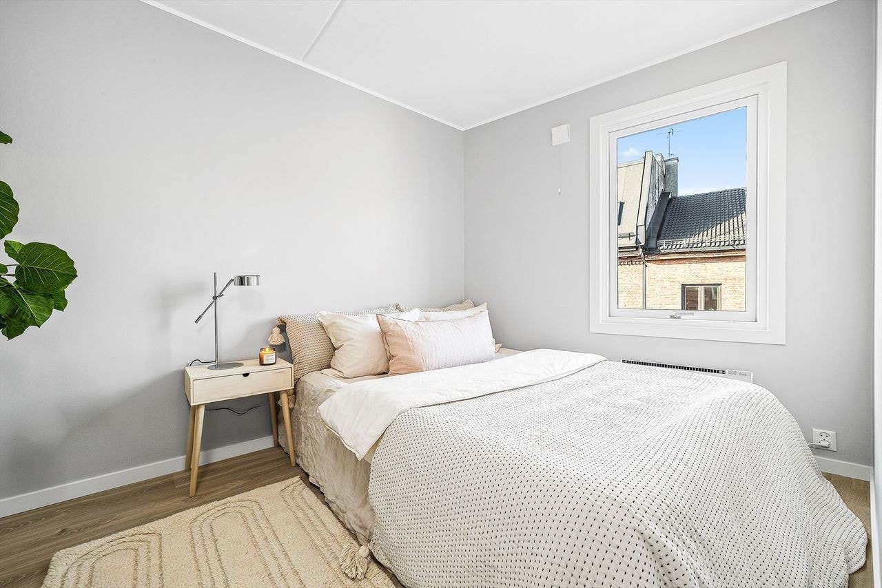 Soverom med plass til dobbeltseng Galleribilde