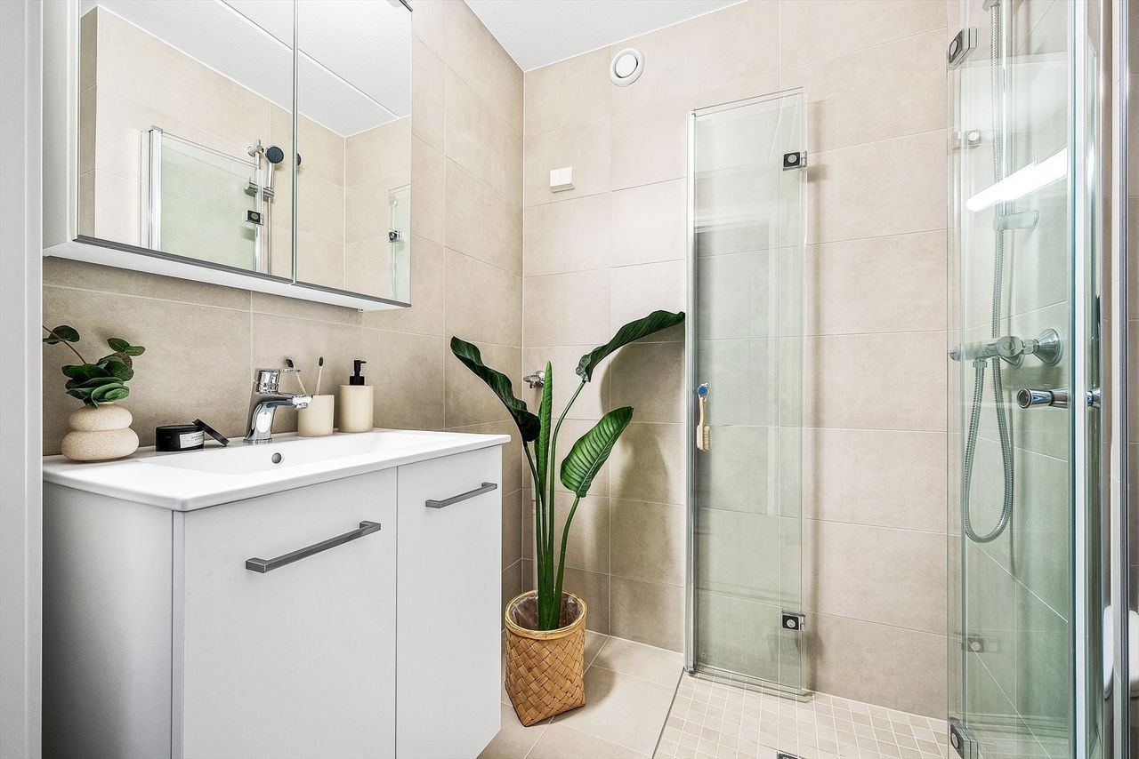 Bad med opplegg for vaskemaskin Galleribilde