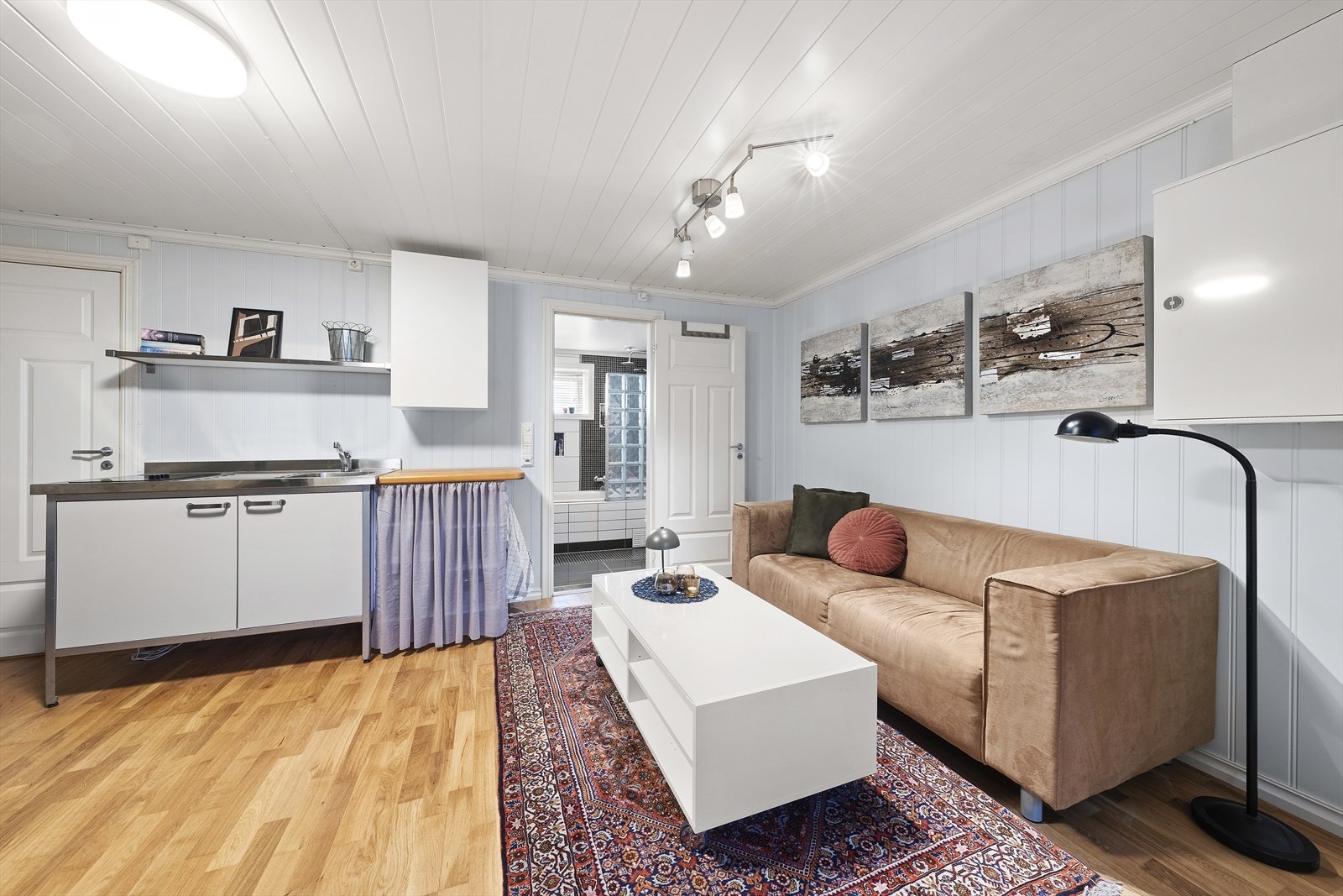 Koselig hybel med eget sikringsskap Galleribilde