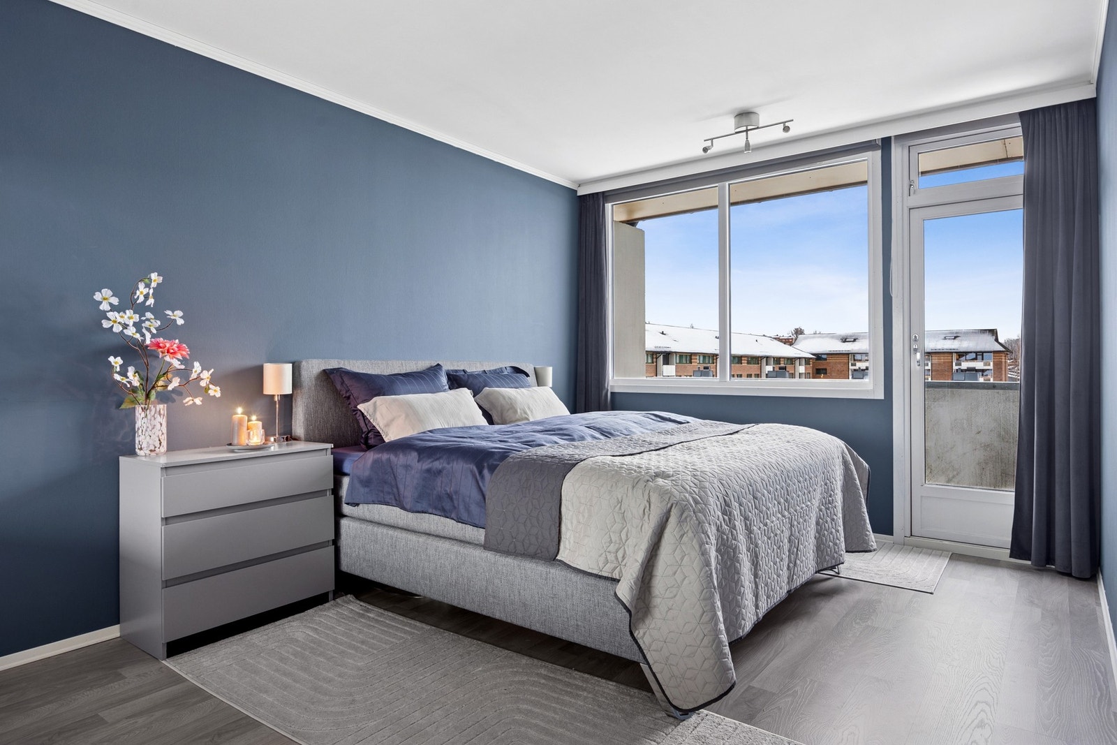 Leiligheten har tre romslige soverom med gode møbleringsmuligheter. Galleribilde