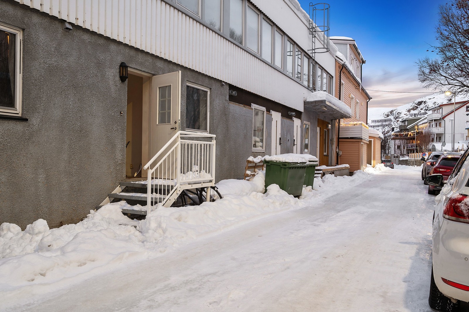 Inngang fra mellomgate Galleribilde