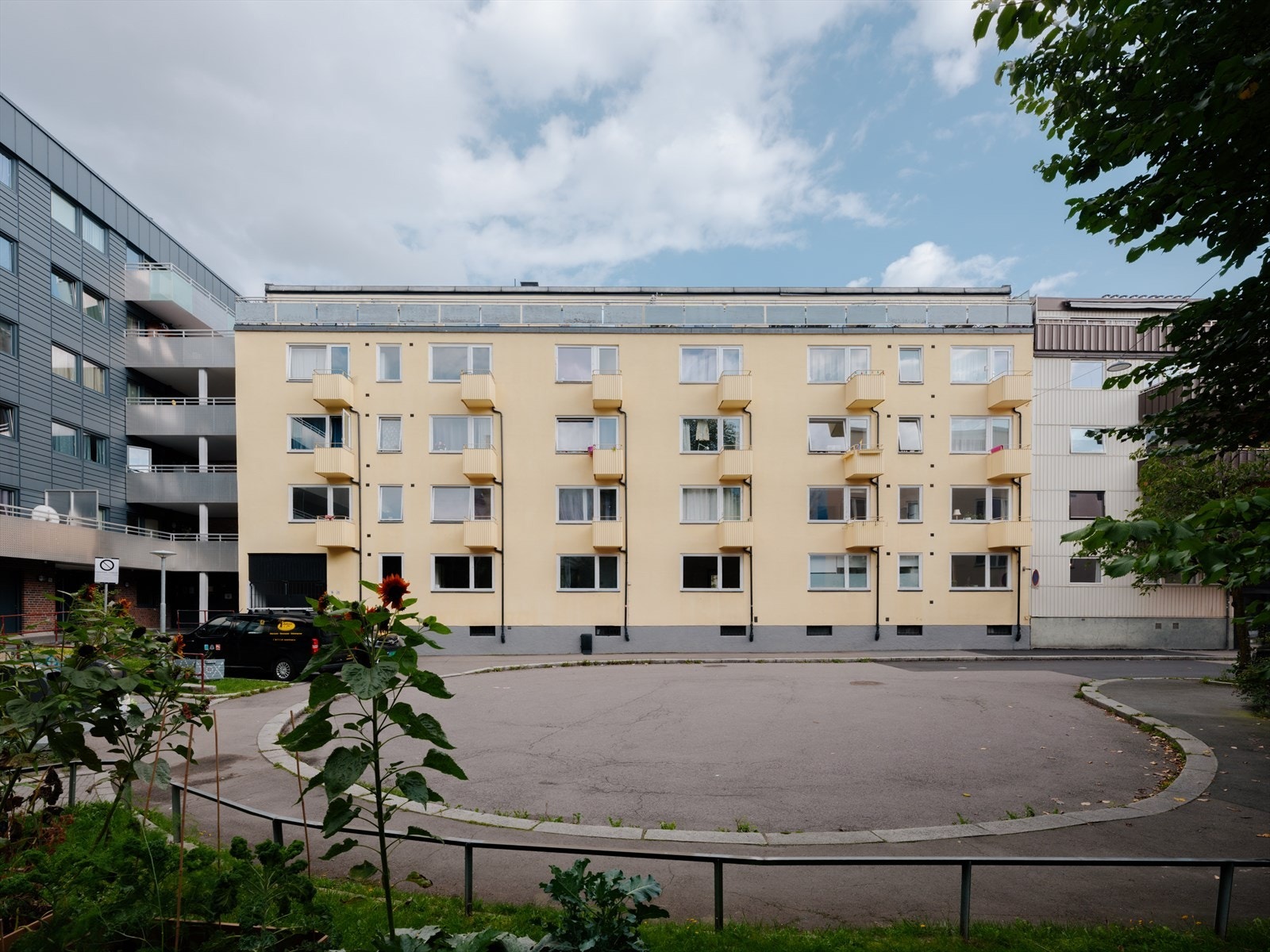 Fra leiligheten er det kort vei til alt man trenger, og med et svært godt kollektivtilbud som tar deg over hele byen. Galleribilde