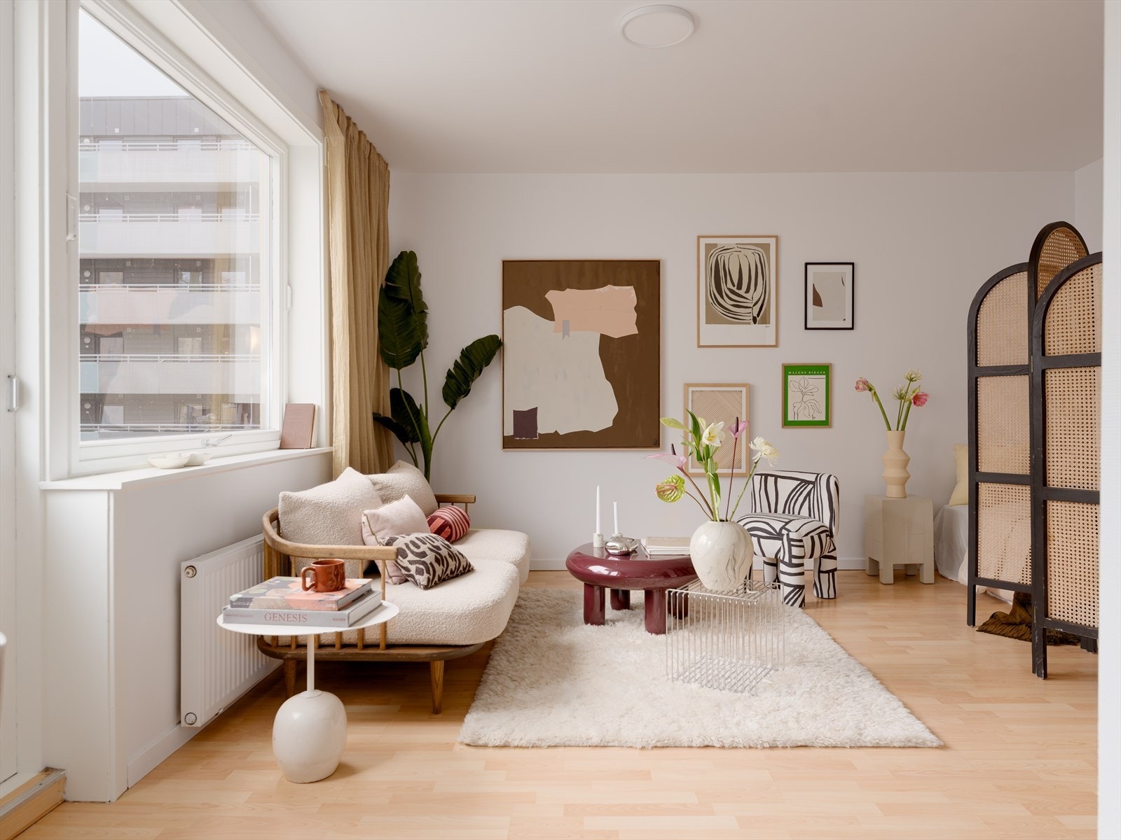 Her får du en super beliggenhet innerst i en blindvei like ved Tøyen torg! Galleribilde