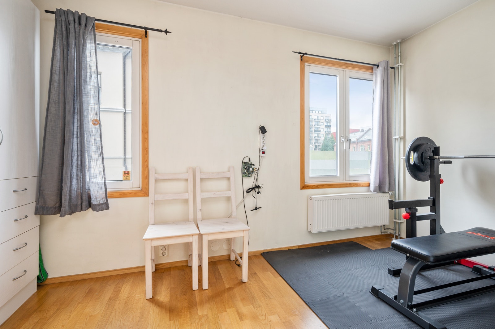 Begge soverommene har god plass til stor seng og garderobeskap. Galleribilde