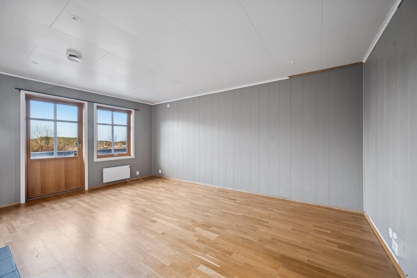 God plass til en sofakrok og TV-møblement. Galleribilde