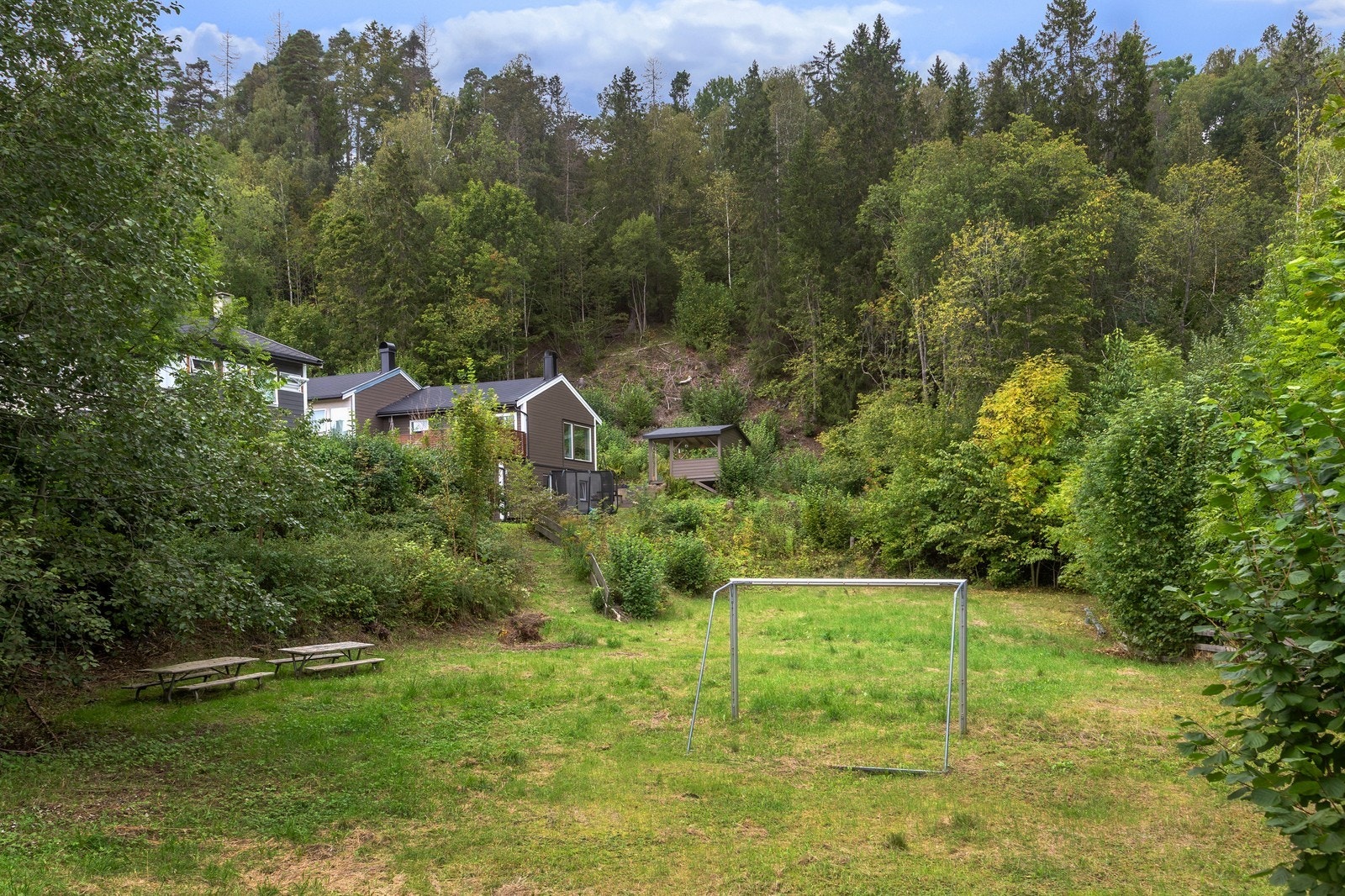 Huset grenser til friarealer Galleribilde