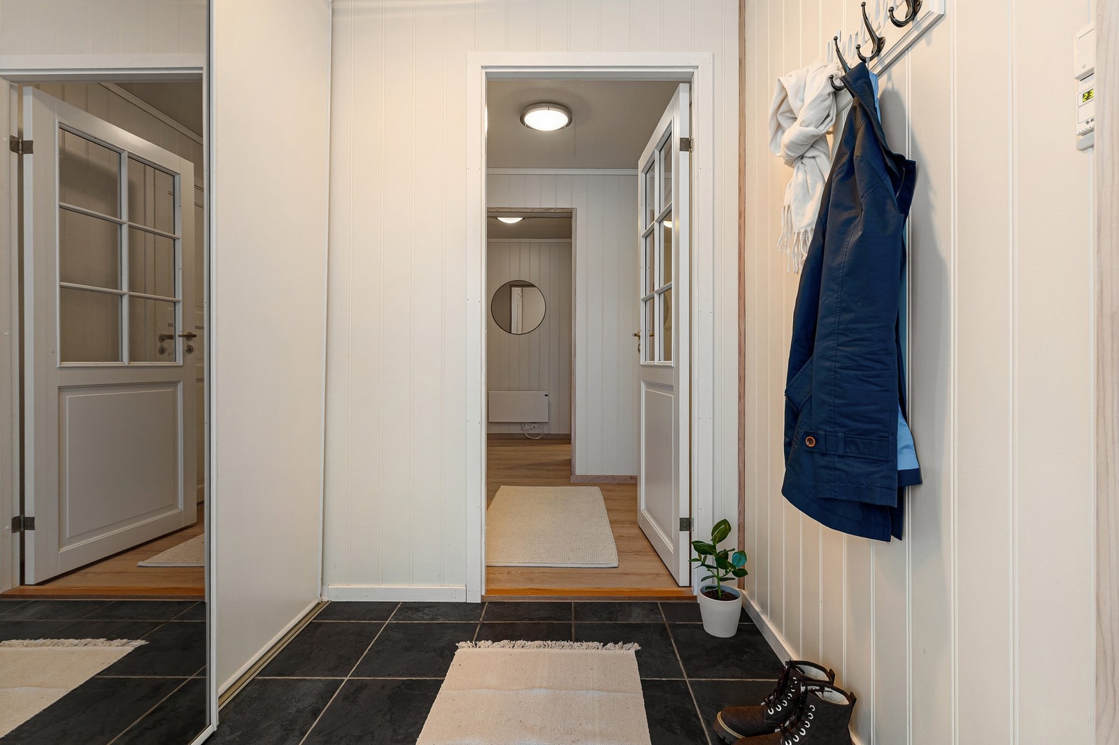 Lys og innbydende entré. Galleribilde