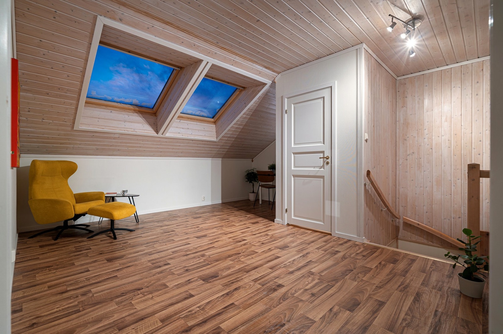 Luftig loftstue på 19,8 kvm. Galleribilde