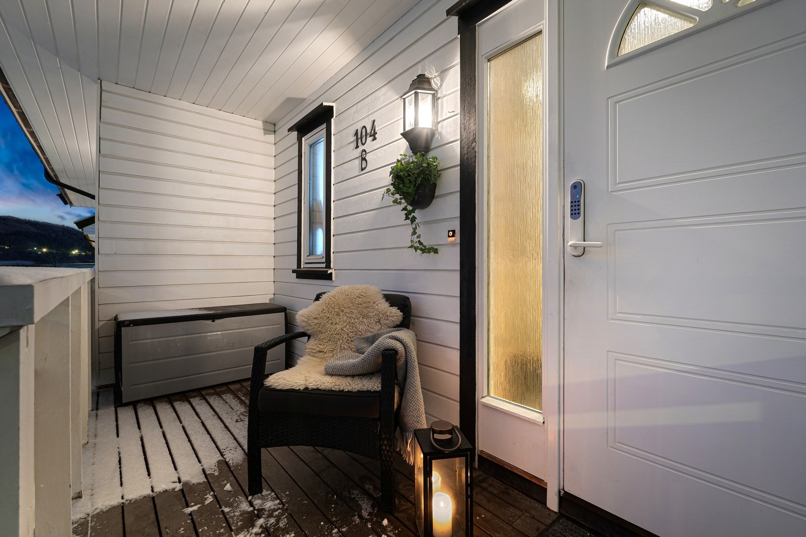 På fremsiden er det plass til en trivelig utendørs sittegruppe. Galleribilde