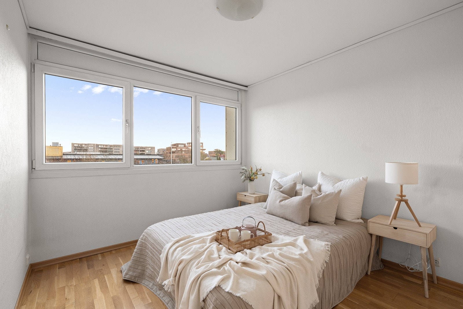 Hovedsoverommet har god plass til dobbeltseng og garderobeløsninger. Galleribilde