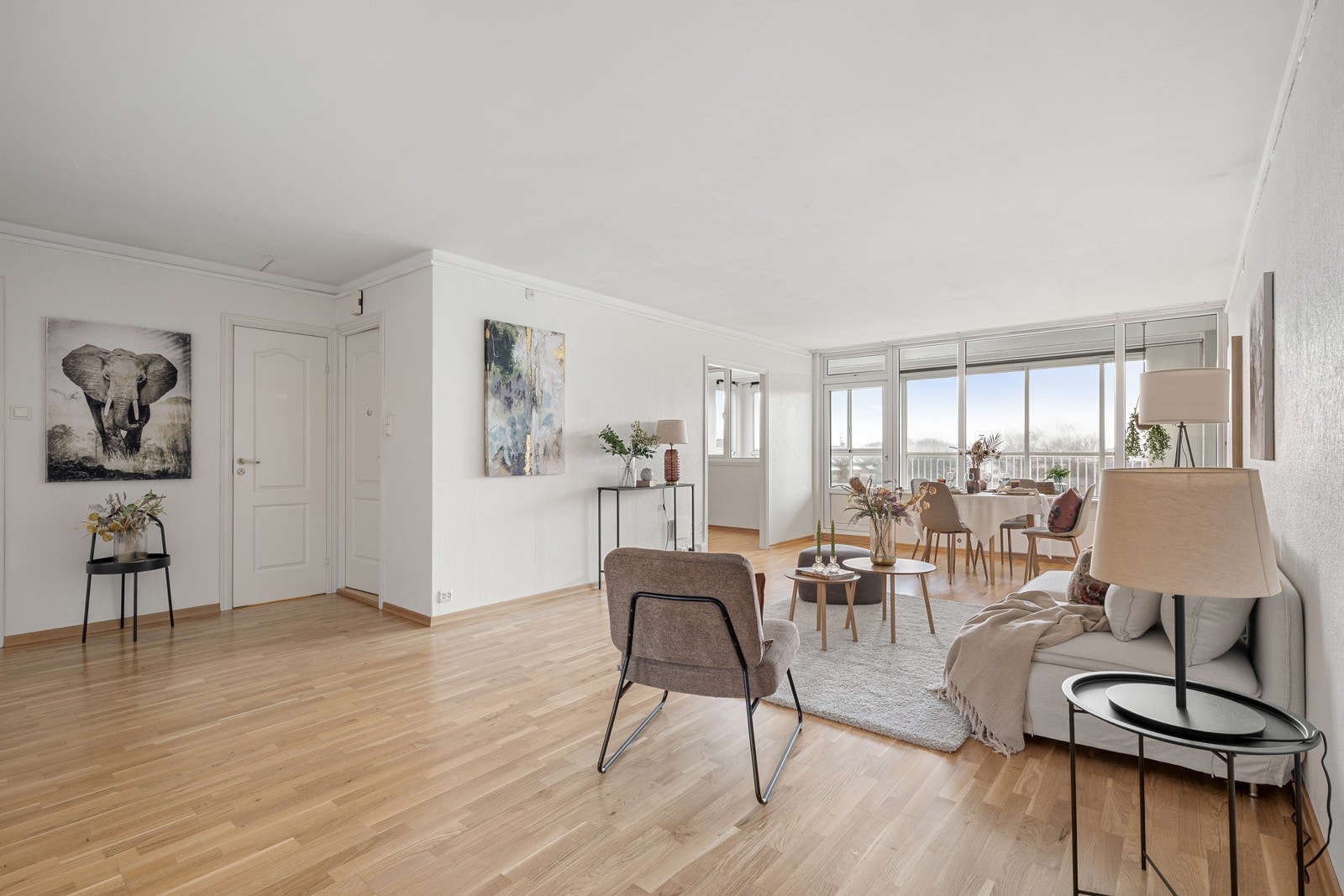 Velkommen til Rektor Berntsens gate 11A - en leilighet med sentral beliggenhet og kort vei til det meste du trenger i hverdagen. Galleribilde