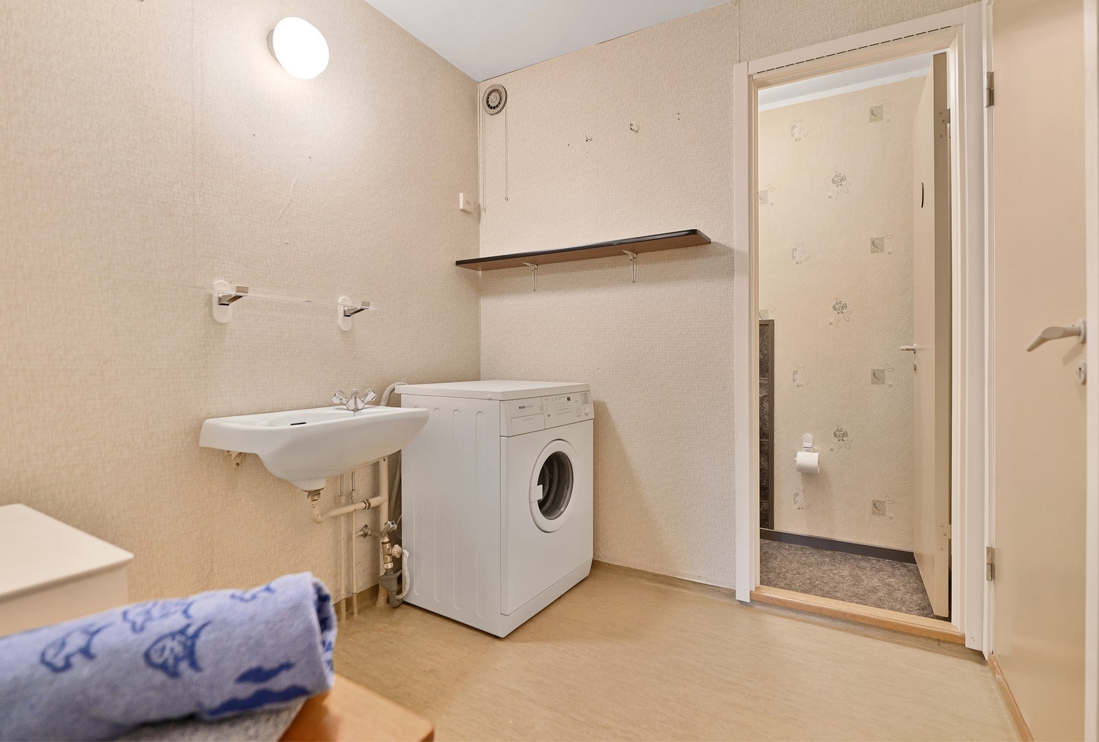 Bad/vaskerom og toalettrom er på til sammen 9 kvadrat, så her har man god plass til drømmebadet. Galleribilde