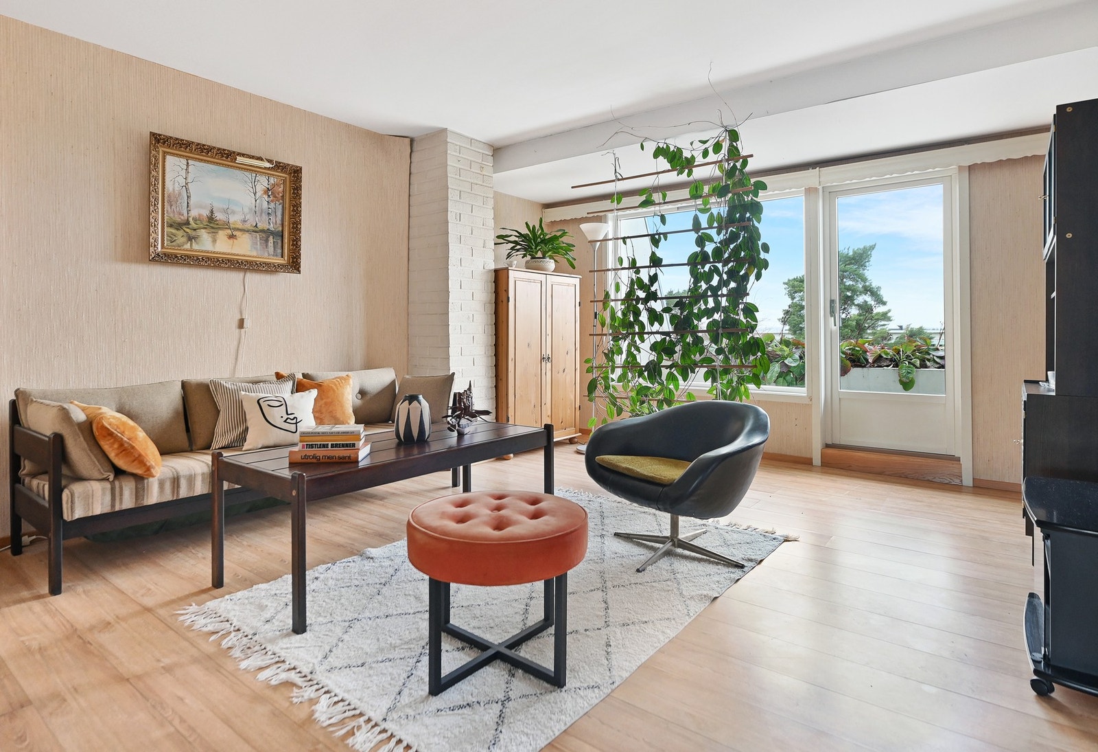 Leiligheten er gjennomgående, med terrasse på begge sider. Galleribilde