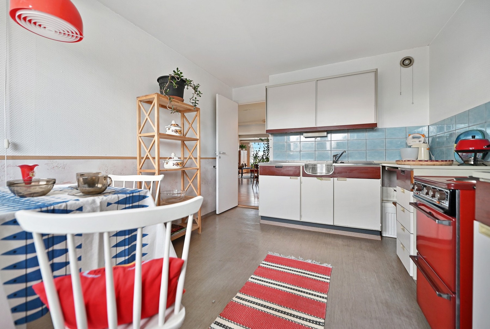 Videre er det et stort kjøkken på 12 kvadrat. Galleribilde