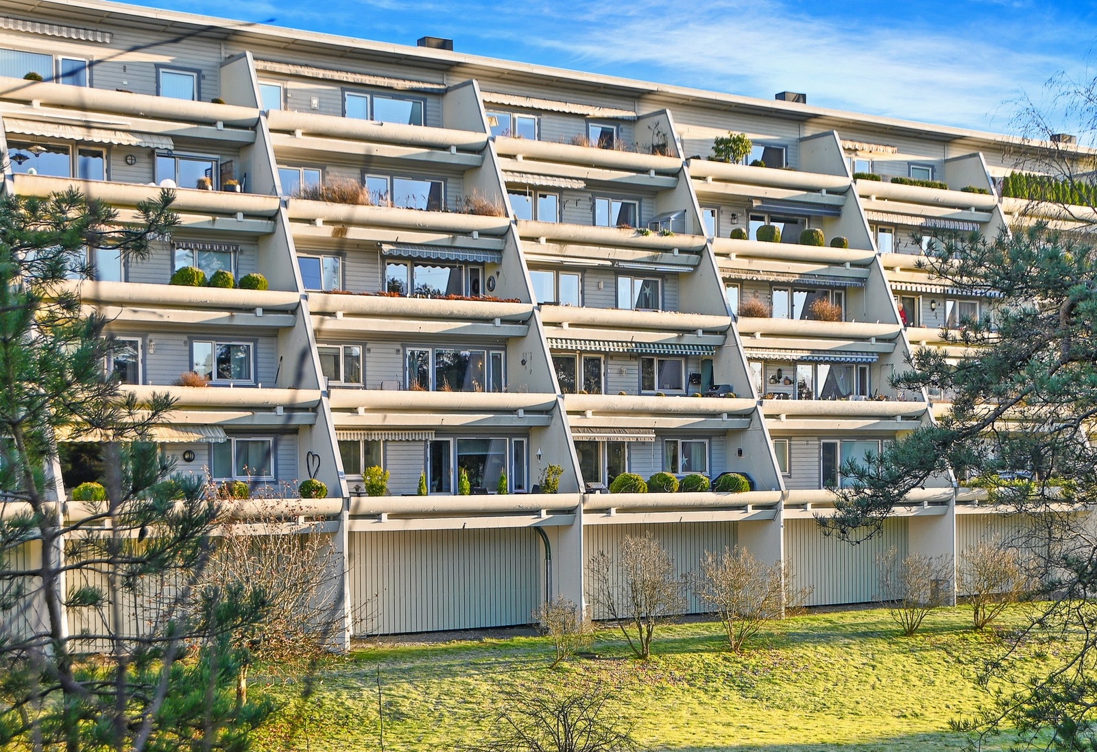 Velkommen til Skogholtet 13, og til en stor leilighet i nest øverste etasje. Galleribilde