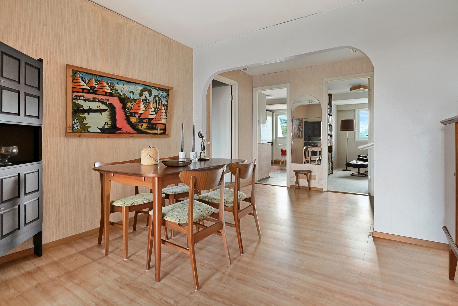 Badet har også inngangsdør fra gangen. Galleribilde