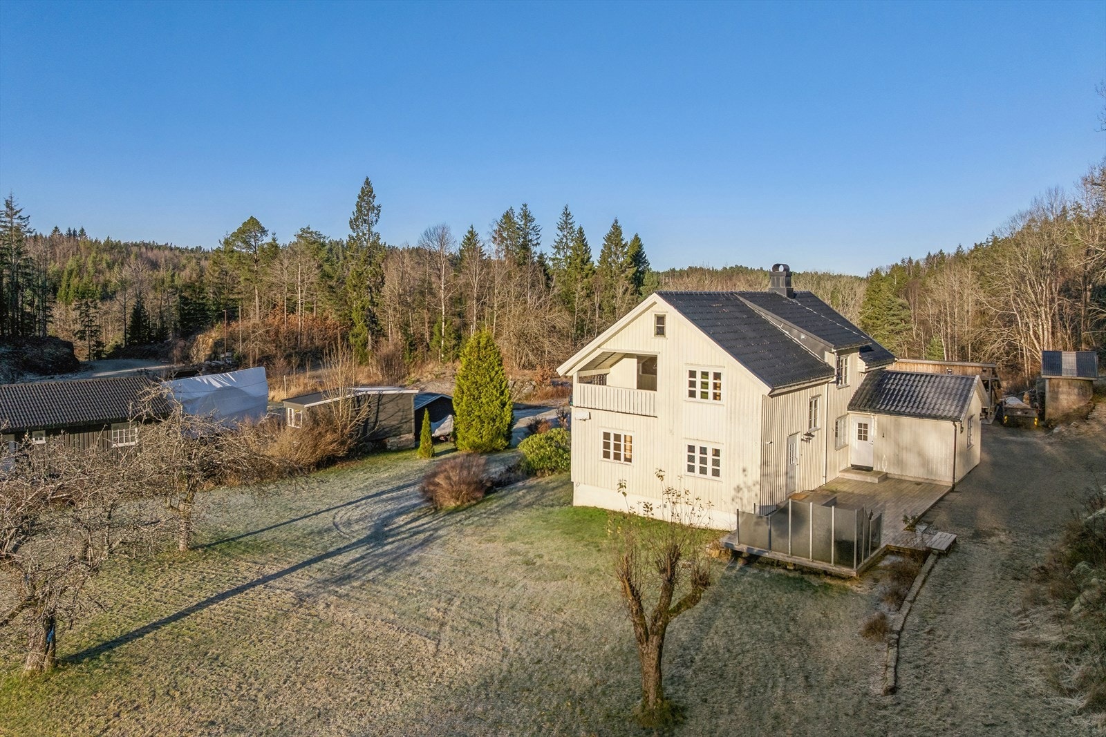 Velkommen til Molandsveien 608 - Innholdsrik bolig med stor skogeiendom Galleribilde