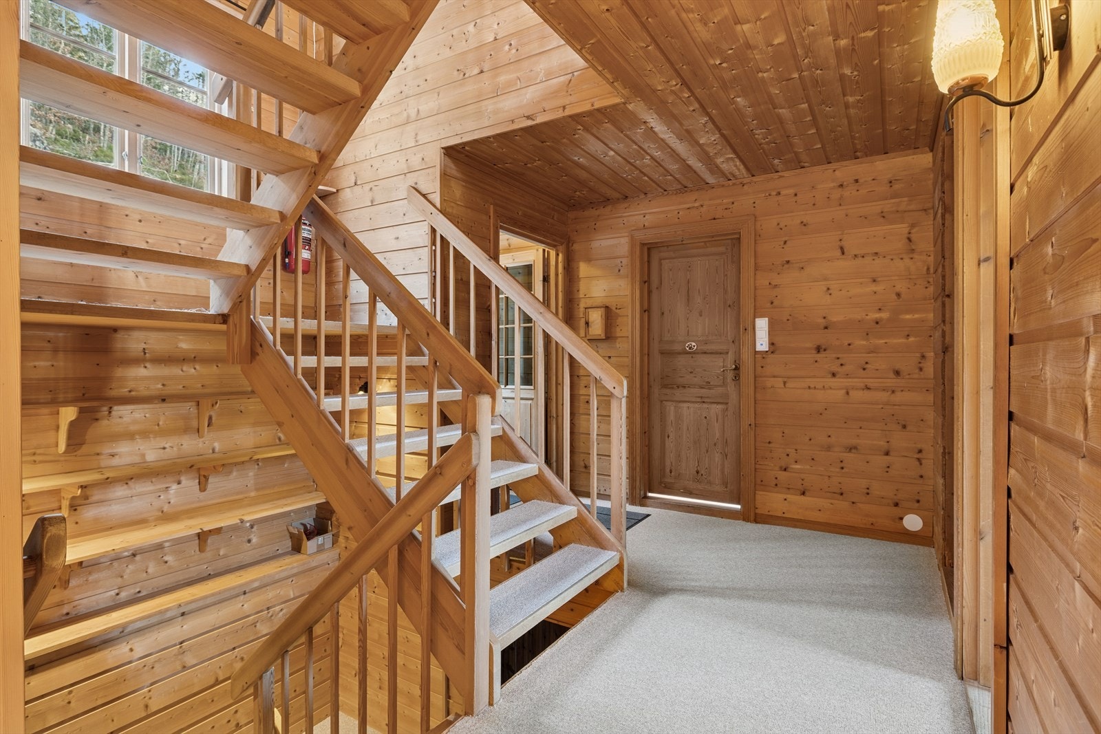 Boligen går over tre etasjer Galleribilde