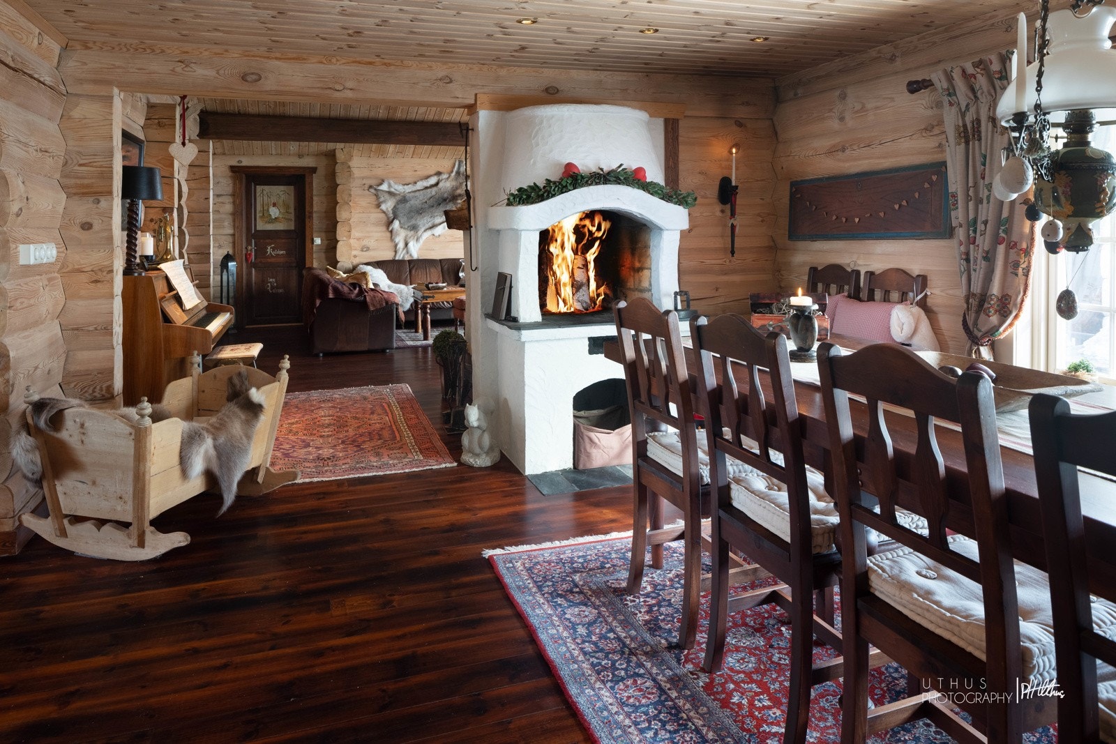 Med egen peis ved spisebordet blir de lange middagene ekstra koselig Galleribilde