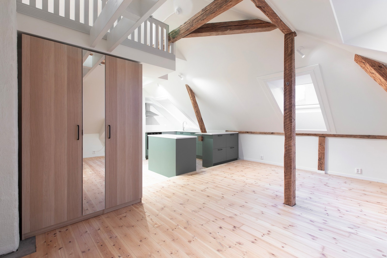 Skap følger med. Hvitevarer på kjøkken følger med. Galleribilde