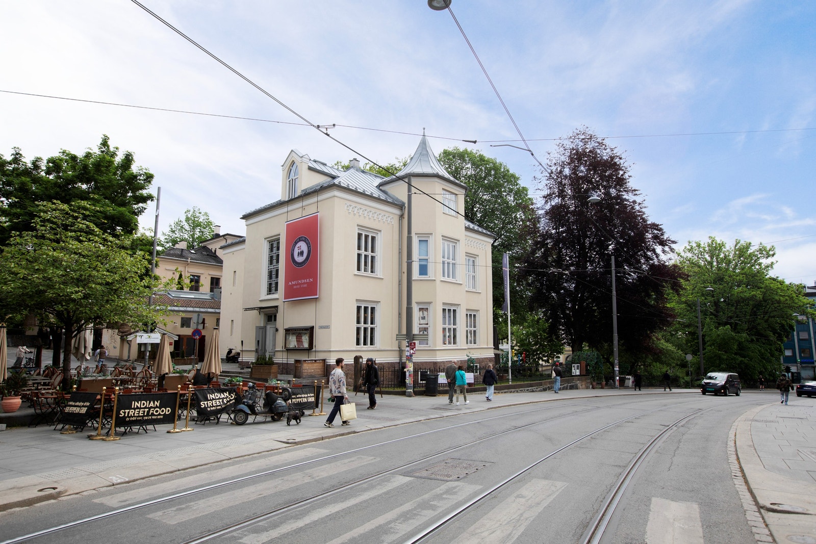 Fasade - Butikk i 1 etasje - Leilighet i 3 etasje Galleribilde