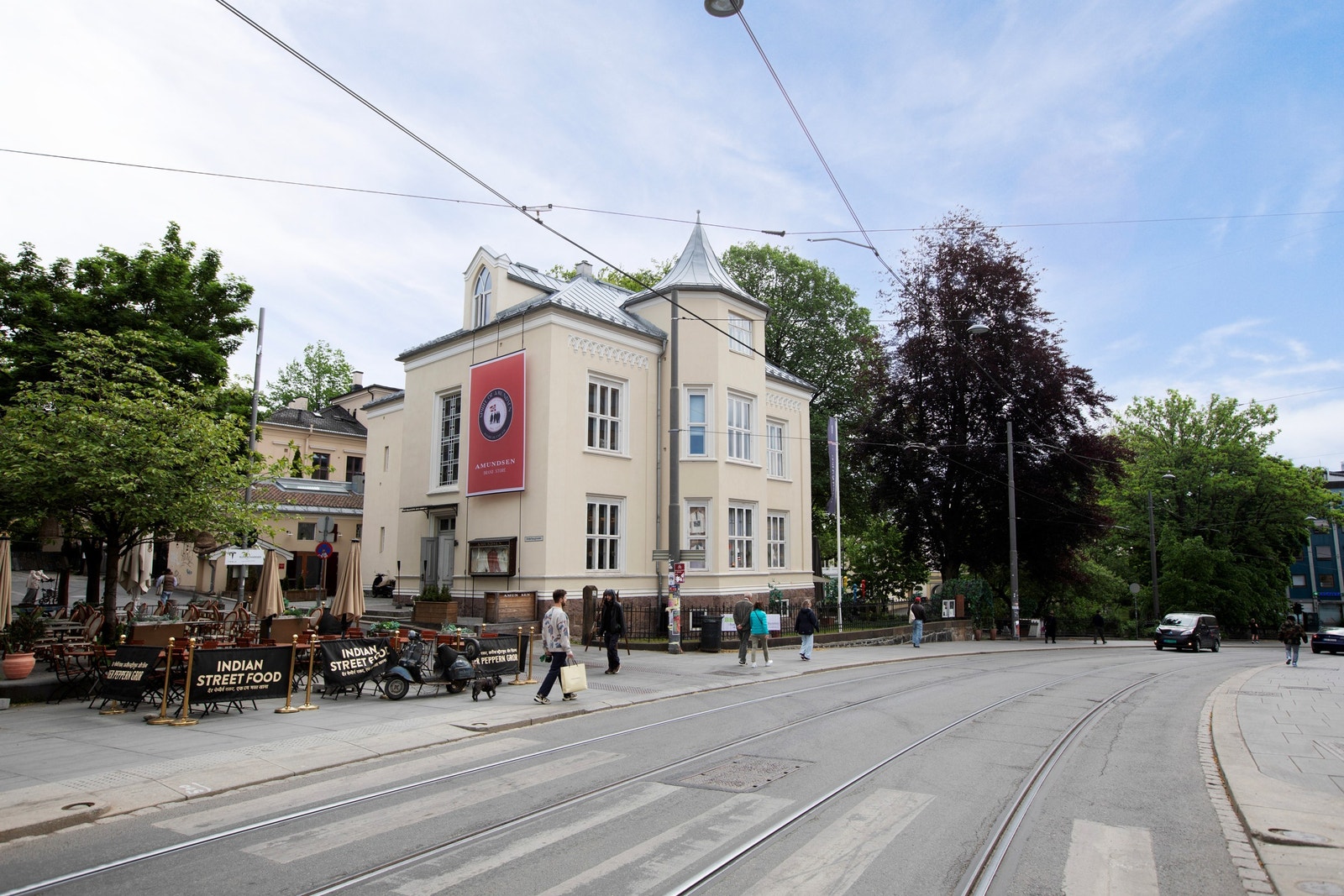 Fasade - Butikk i 1 etasje - Leilighet i 3 etasje Galleribilde