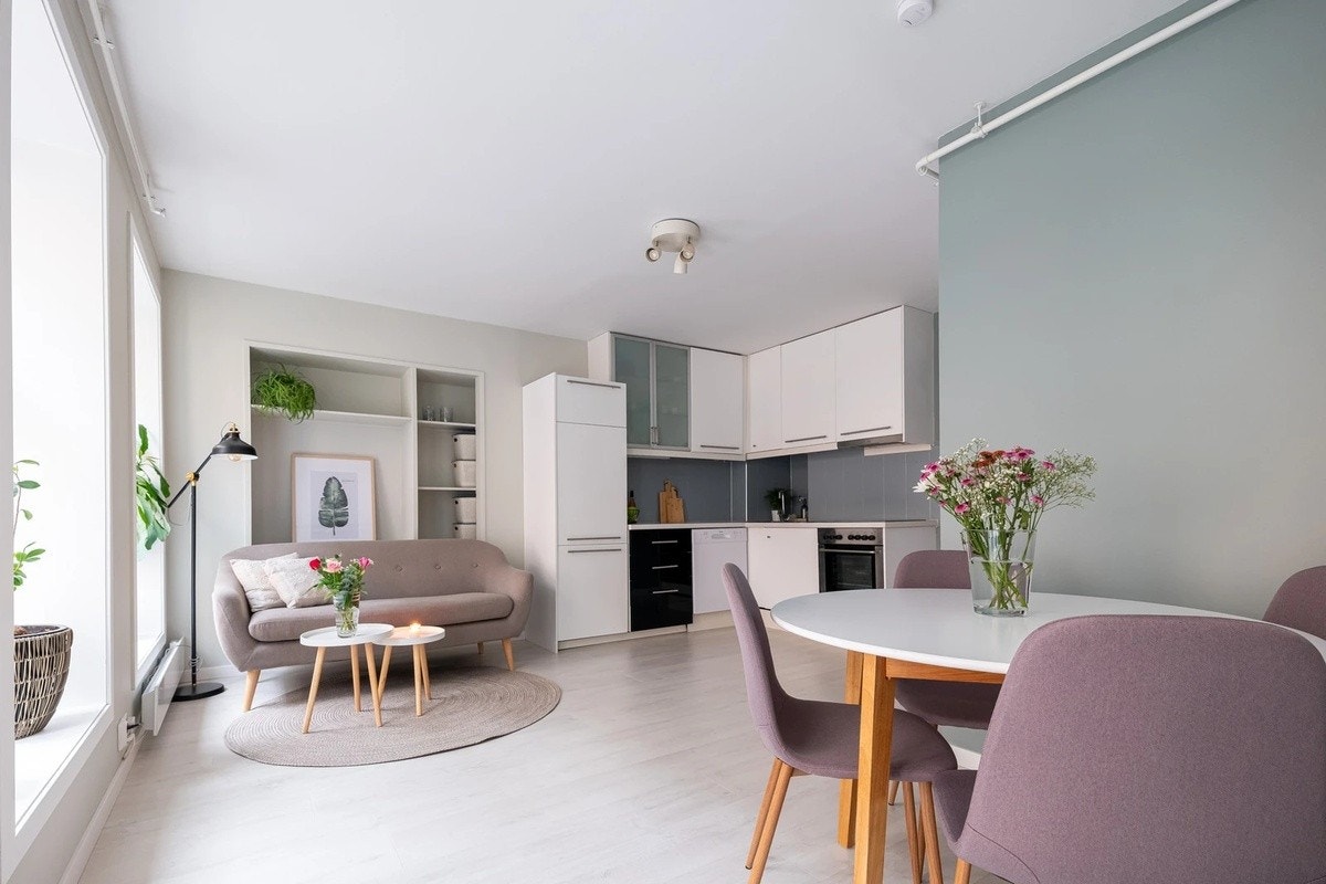 Dette er en lys og pen 4-roms leilighet i klassisk bygård på idylliske Vålerenga. Galleribilde