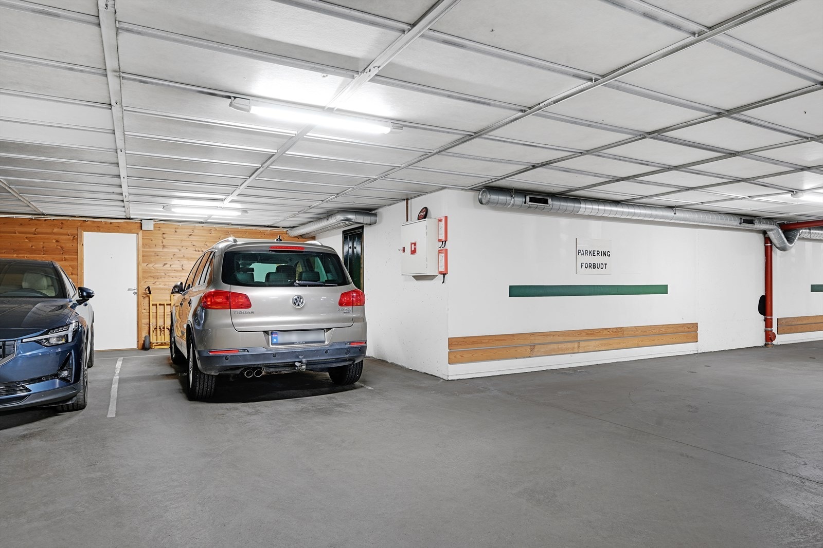 Egen garasjeplass i garasjeanlegg. Galleribilde