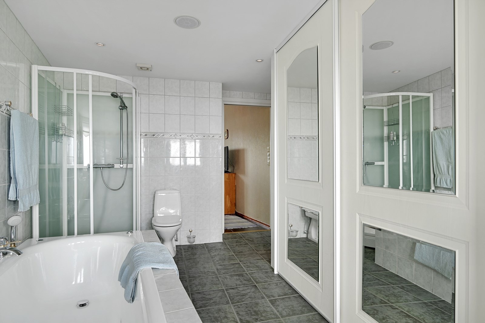 Fliselagt bad/wc med varmekabler. Galleribilde