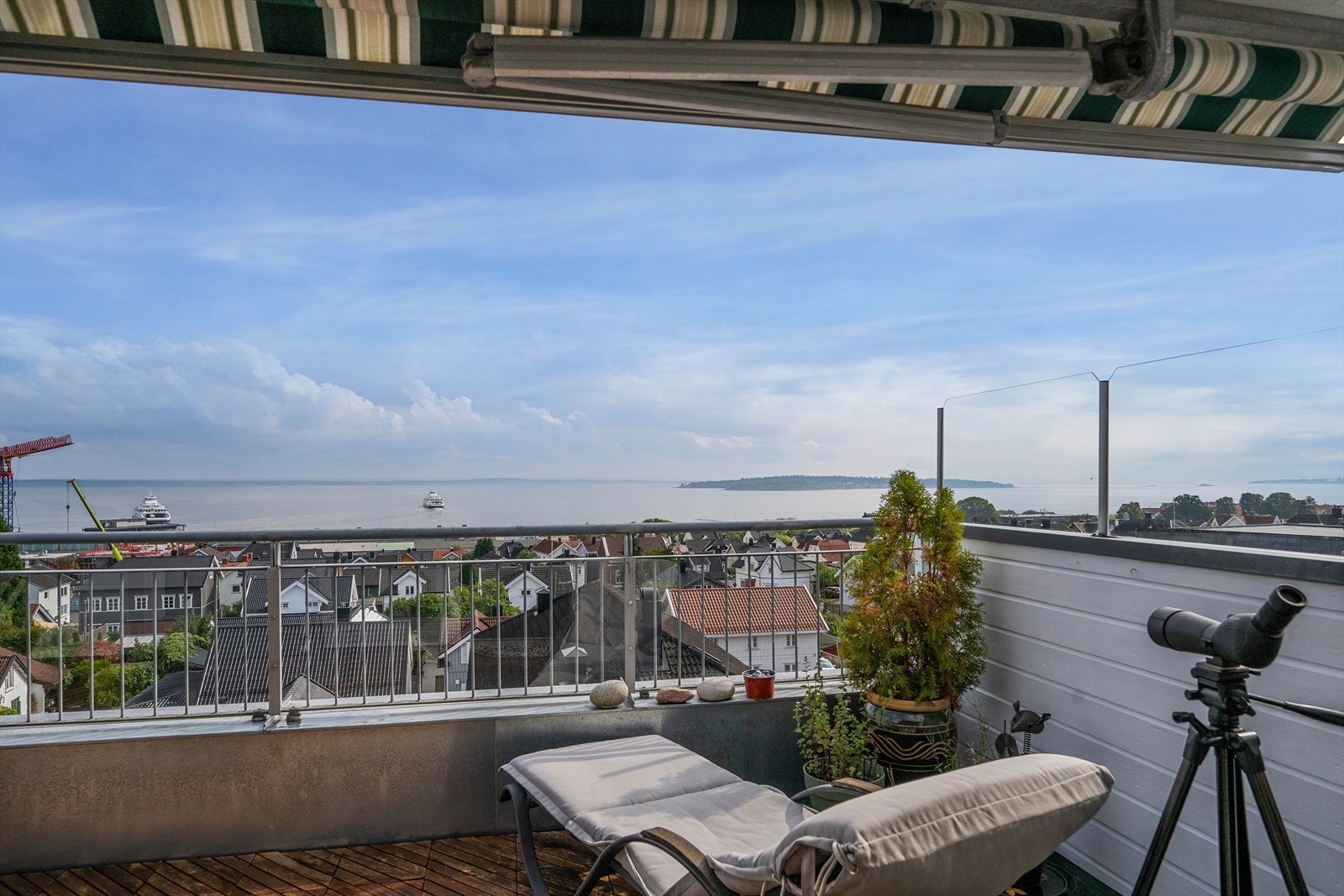 Med panorama sjøutsikt fra takterrassen. Galleribilde