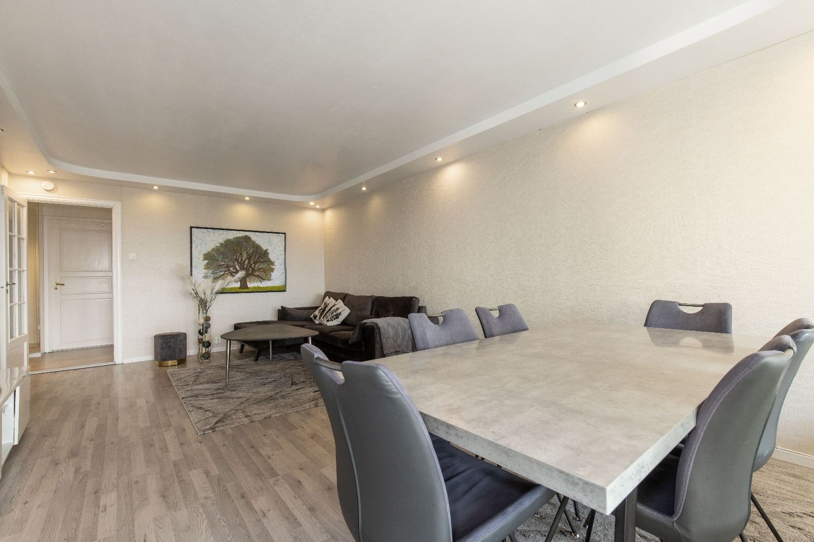 Det er god plass til spisegruppe. Galleribilde