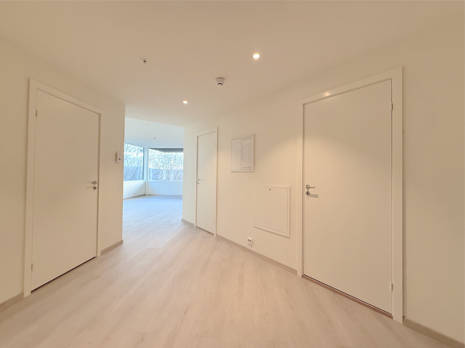 Lys gang som knytter sammen soverom, stue og bad. Galleribilde