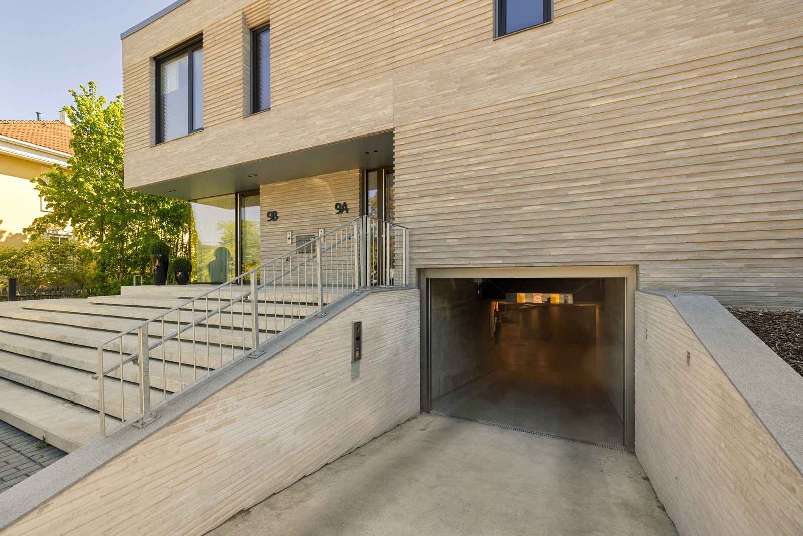 Innkjøring til garasjen Galleribilde