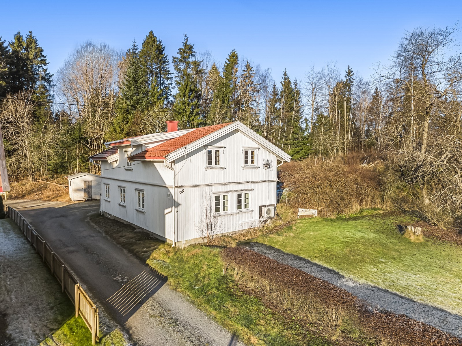 Eiendommen har en romslig tomt. Galleribilde