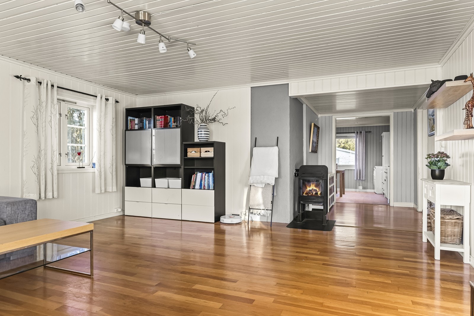 Vedovn bidrar med jevn varme til oppholdsrommet. Galleribilde