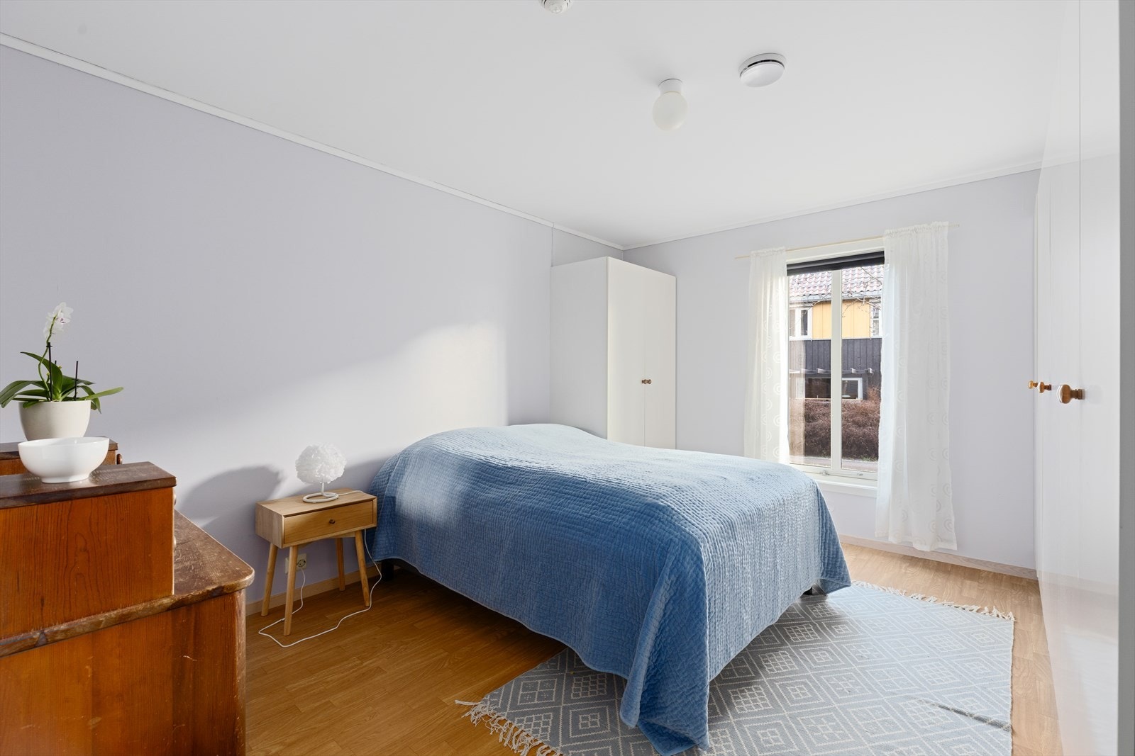 Hovedsoverommet er romslig og har direkte adkomst til bad. Galleribilde