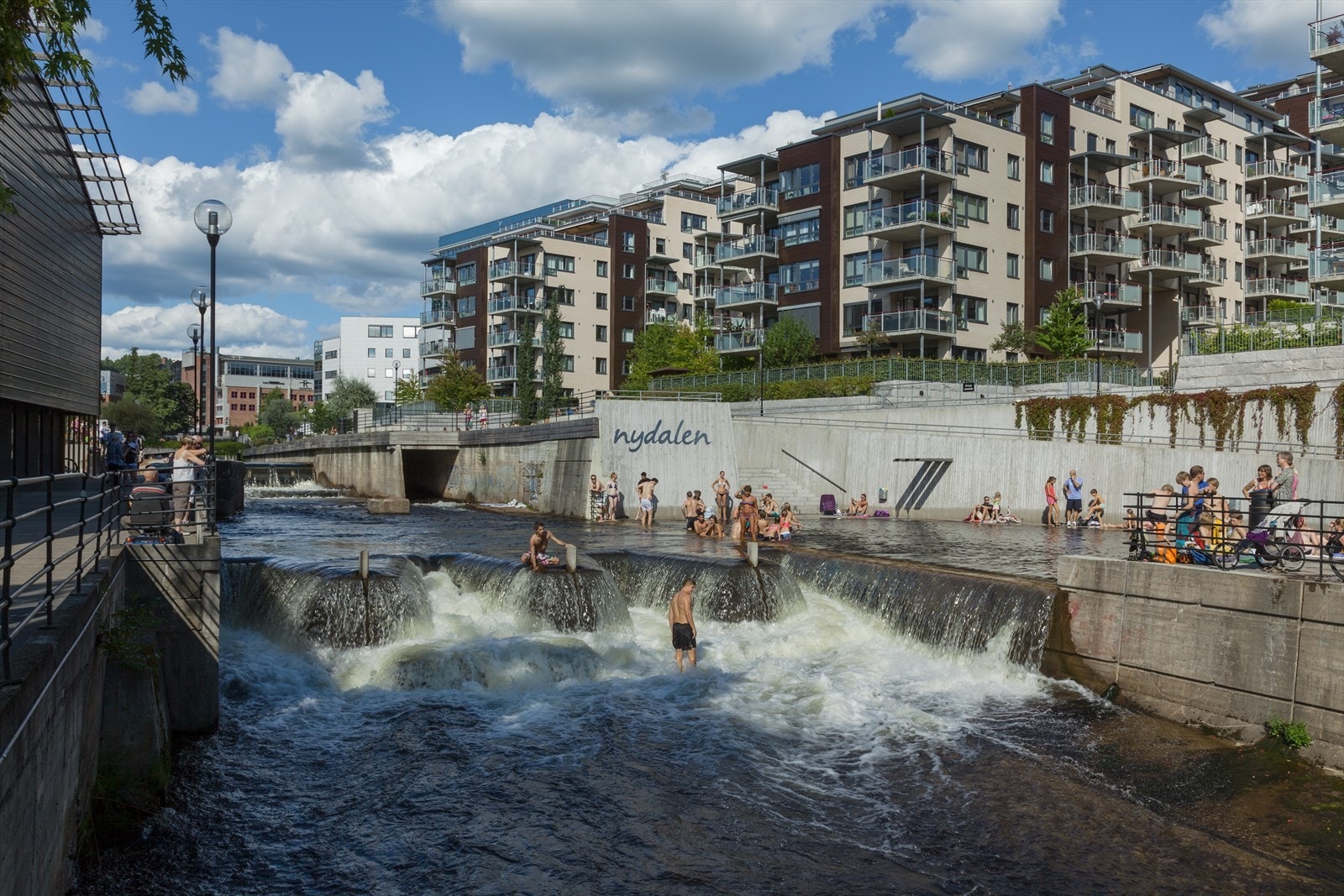 Nydalen, med sitt brede tilbud, er rett rundt hjørnet, og Storo ligger kun noen minutters gange unna. Galleribilde