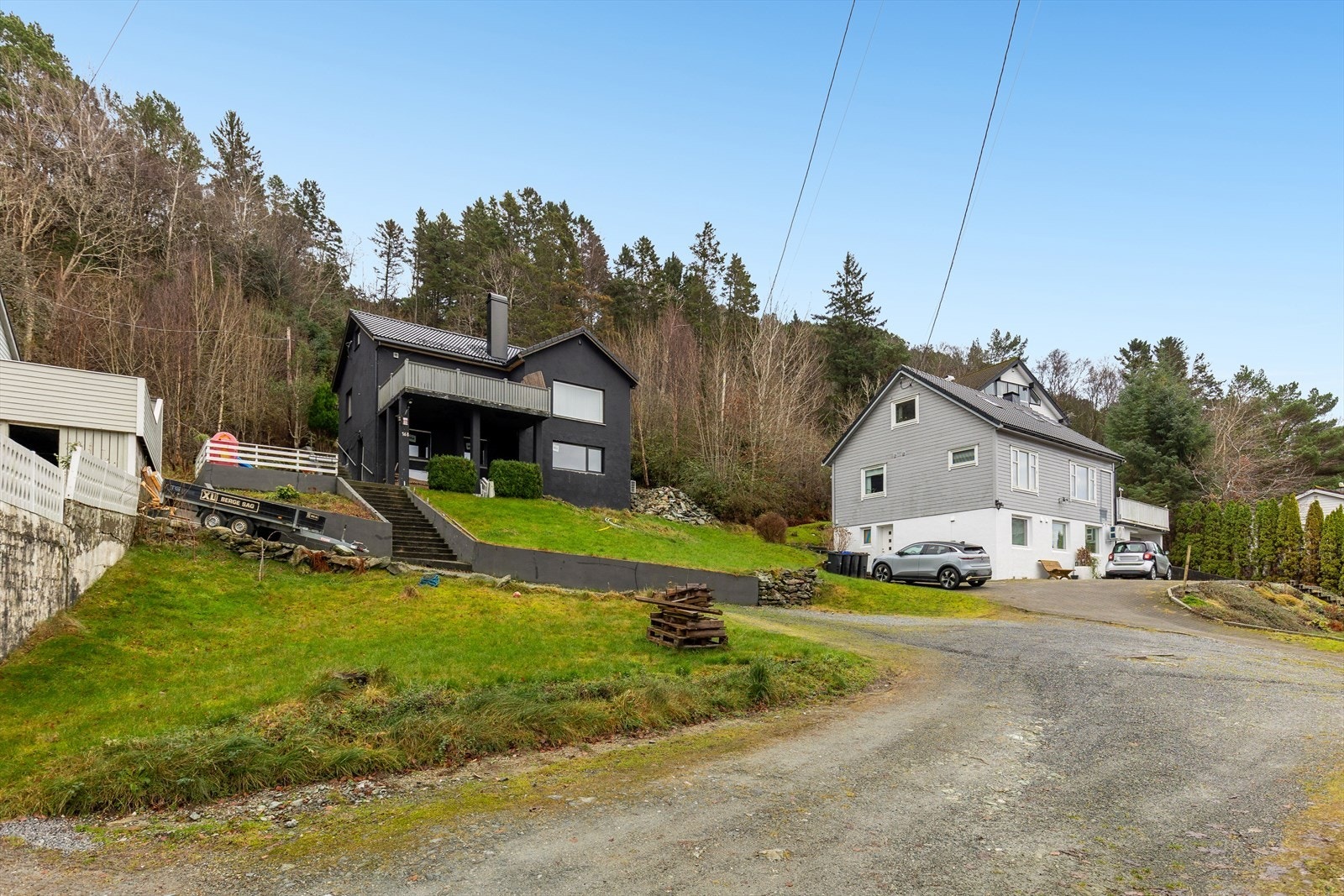 Fra eiendommen er det gangavstand til Haugesund sentrum, og bussholdeplass ligger i umiddelbar nærhet. Galleribilde