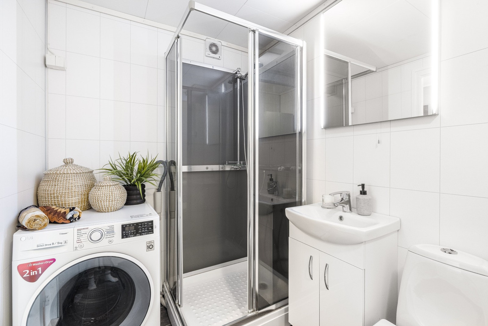 Bad fra 2006 med opplegg til vaskemaskin. Galleribilde