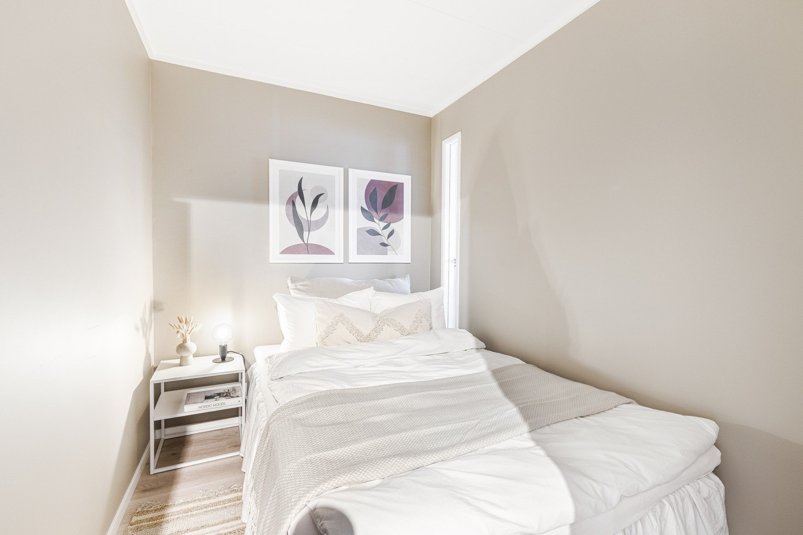 Sovealkoven har plass til stor seng. Galleribilde