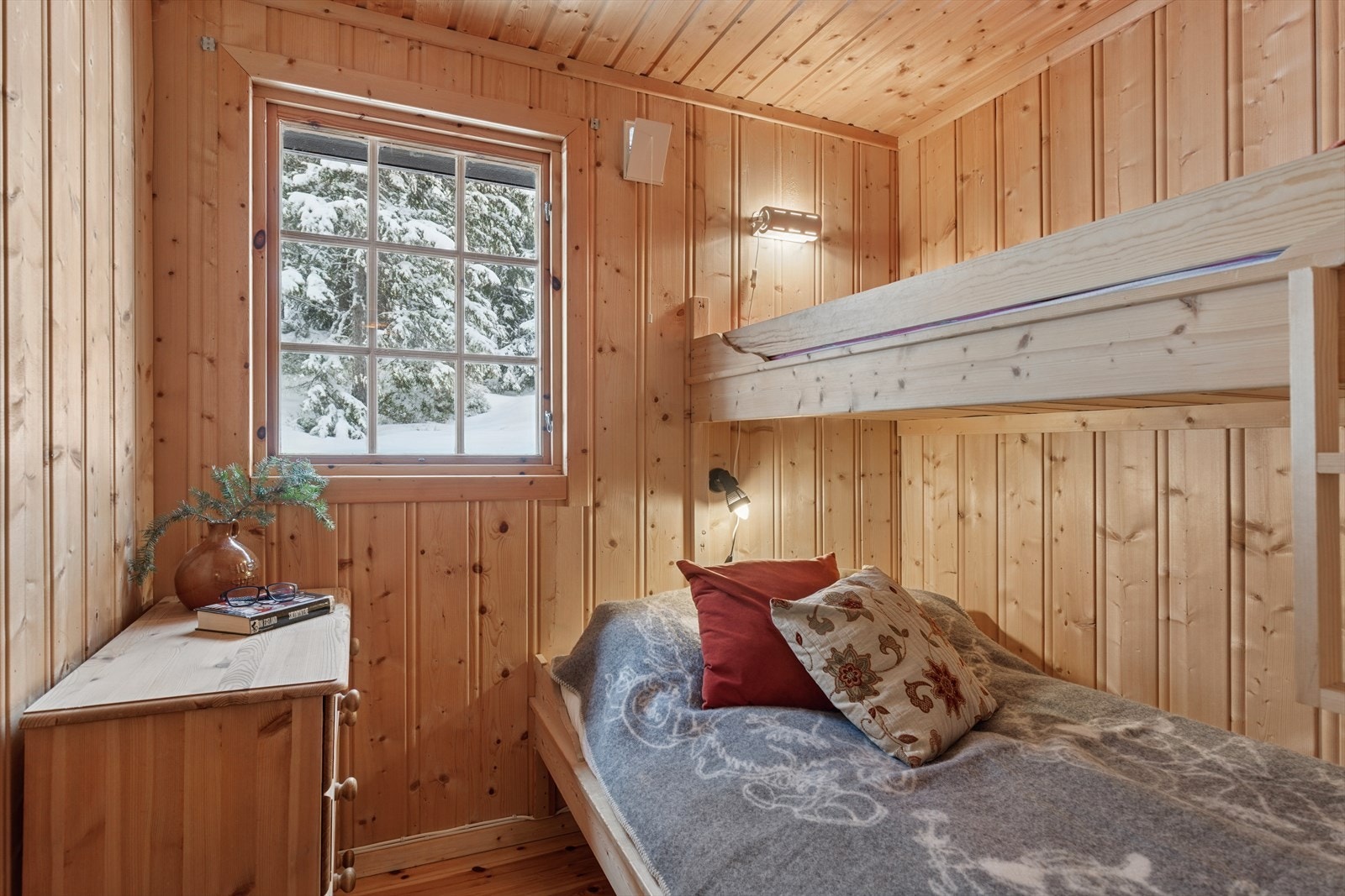 Soverom 3 - Innredet med familiekøye. Galleribilde